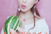 娱乐吃瓜酱安慰朋友,为朋友带来快乐与安慰